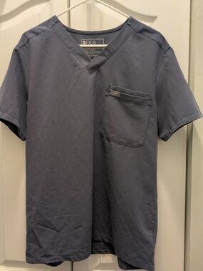 FIGS Men's Leon Short-Sleeve V-Neck Scrub Top in Space Navy